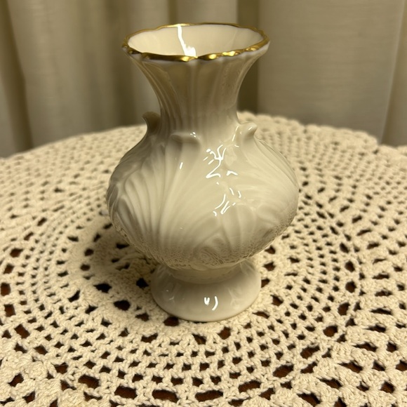 Lennox vases. - Picture 2 of 13